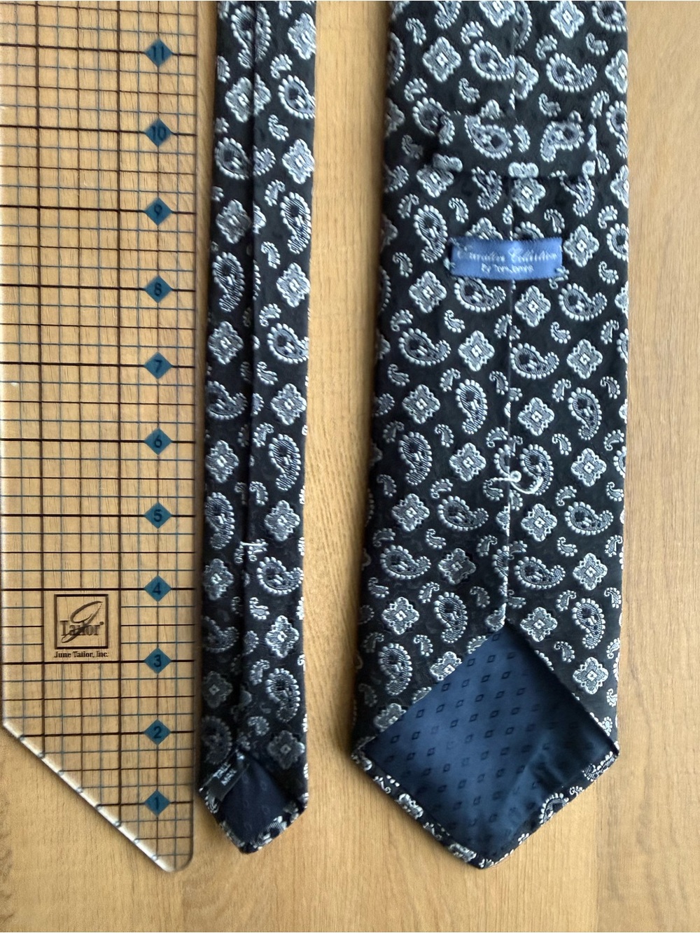 Tom James Mens Black Paisley Silk Tie with White Motif
